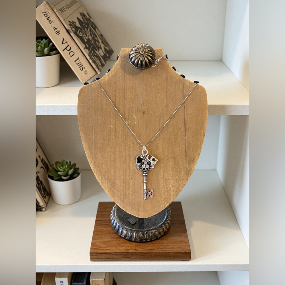 Gorgeous Black and Silver Toned Heart Lock and Key Pendant Necklace - Picture 9 of 17